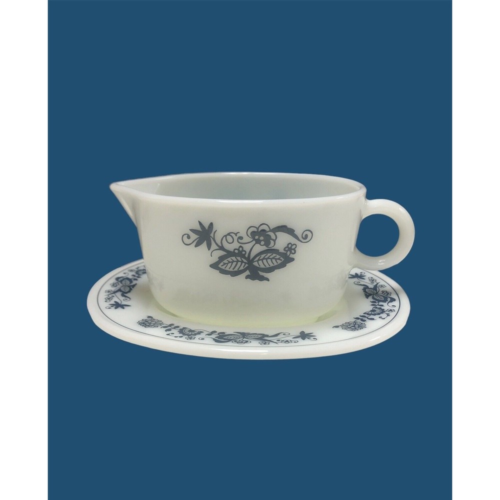 Pyrex Corelle Old Town Blue Onion Gravy Boat & Underplate Set Vintage Milk Glass